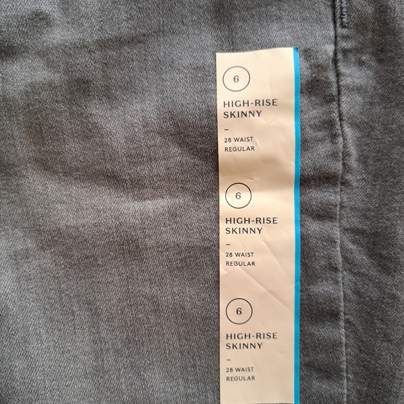 Universal Thread 28 waist regular. Gray jeans. - Picture 6 of 9